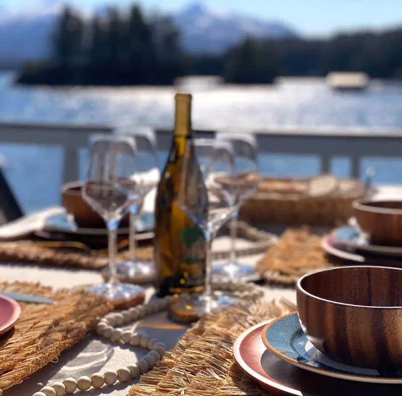 Elegant decoration of dinner table